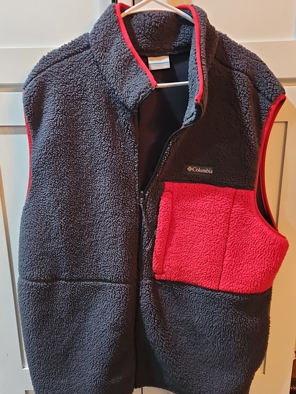 Columbia Men's Charcoal Sherpa Vest with Red Pocket Xxl